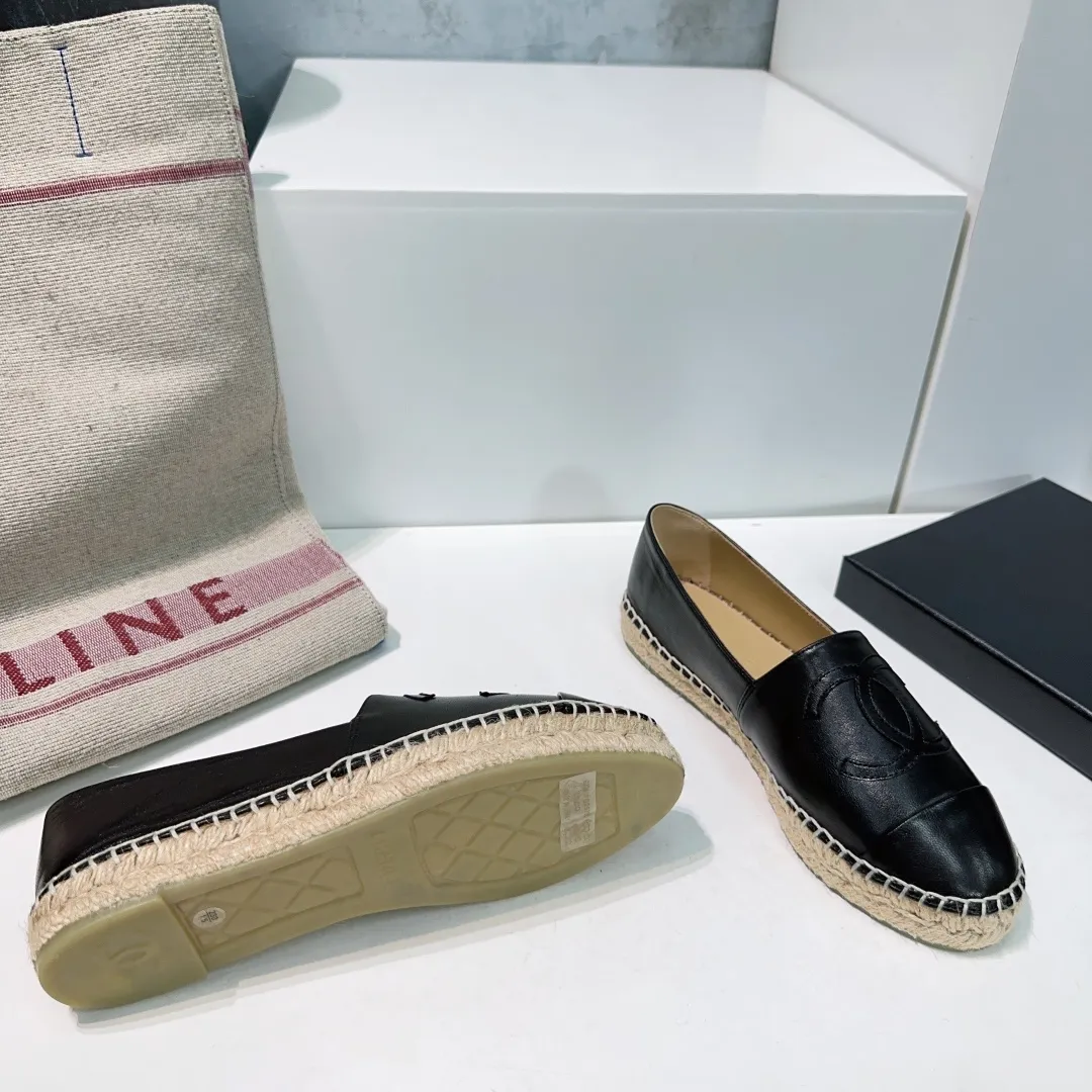 👟👟Ex-factory price 420👟👟 🌈🌈Hawaiian Holiday Series🏖️24 new colors 🌟🌟CHANEL🌟🌟Chanel's new hemp rope sole fisherman's shoes. 🔥🔥The upper is made of imported printed cloth, the inner pad is silk sheepskin, super soft sheep feet, and the original rubber-injected translucent rubber original color espadrille sole. 🐎Size: 35-40 (34, 41, 42 can be customized, non-refundable)